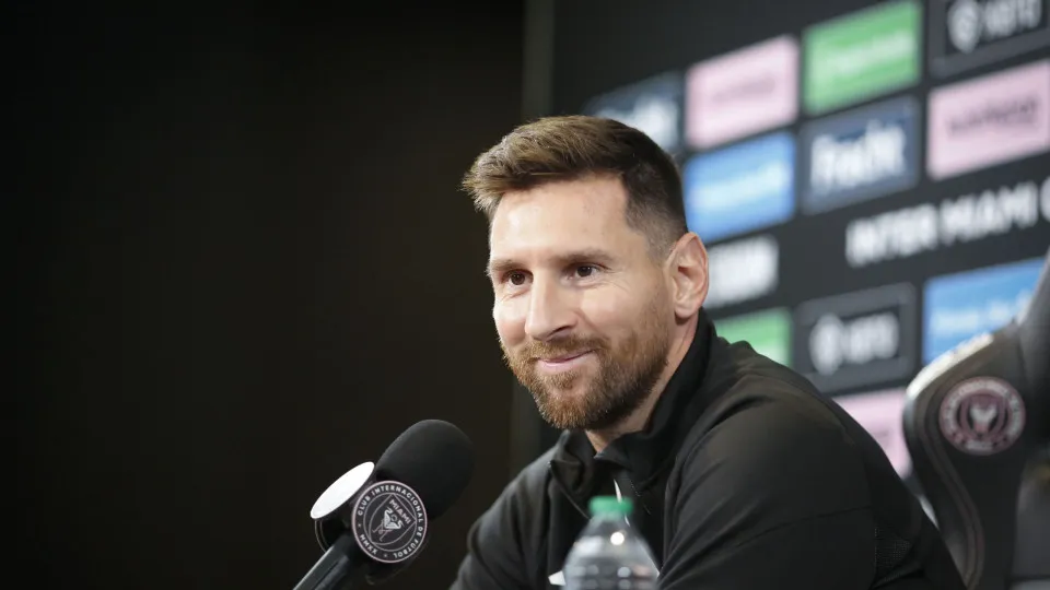 Messi revela que não desejava o Paris SG: "Não queria sair do Barcelona"