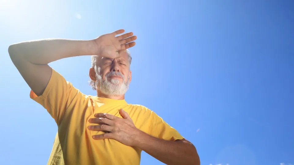 Como proteger os idosos em dias de calor