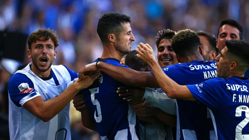 'Armada espanhola' encarrega-se de vencer a primeira batalha no Dragão