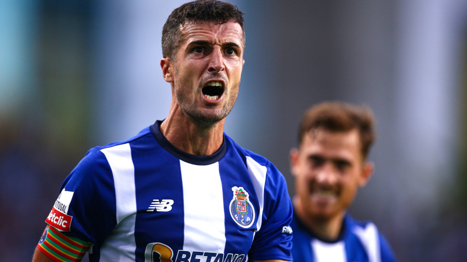 FC Porto confirma que Iván Marcano foi operado à coxa direita