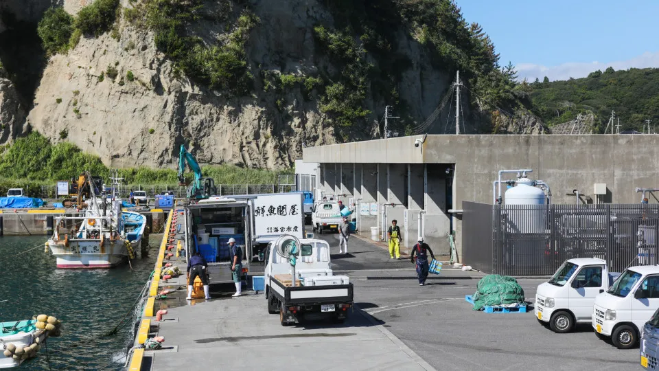 Japão começa descargas de águas residuais da central nuclear de Fukushima