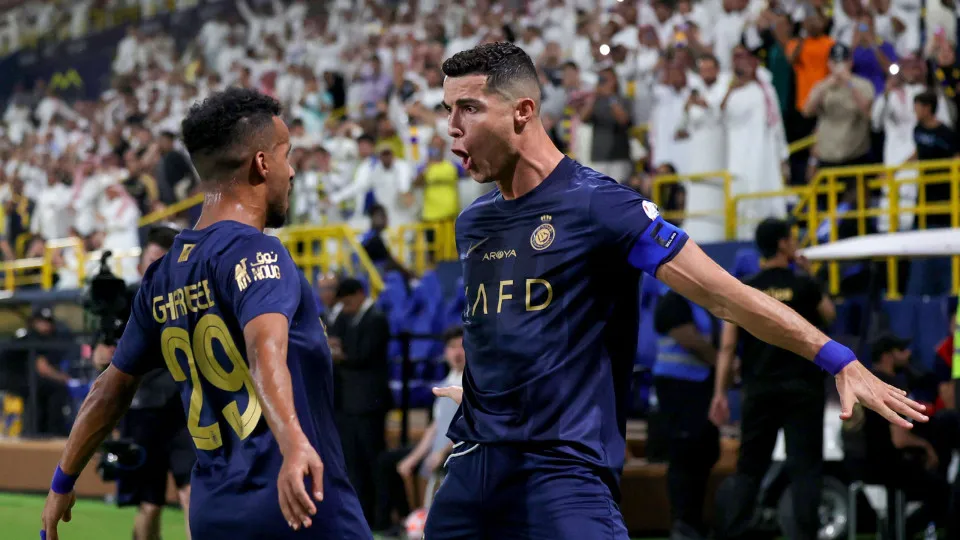 Cristiano Ronaldo marca e dá a marcar no 'atropelo' do Al Nassr a Keizer