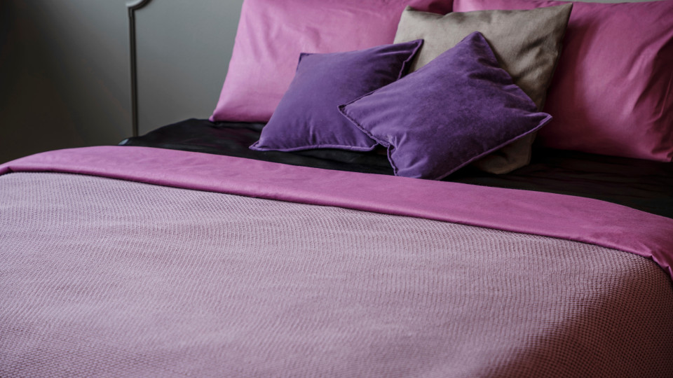As cores de lençóis que deve evitar na sua cama