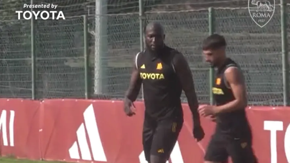 Chegar e treinar. Lukaku já mostra serviço a José Mourinho na AS Roma