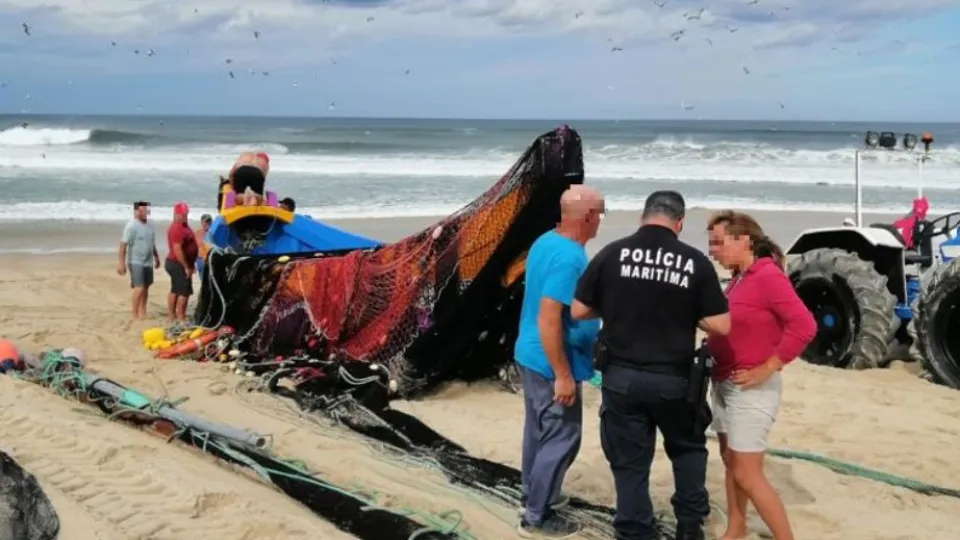 Quatro pescadores hospitalizados após barco ter virado na Murtosa