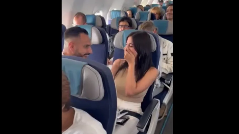 Pedido de casamento a bordo de avião da SATA. "Muito especial"