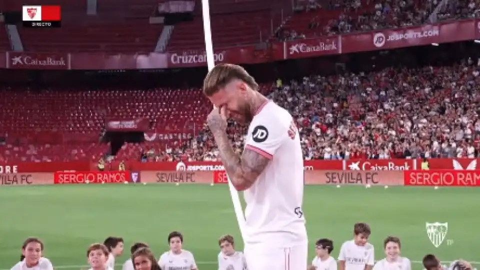 Sergio Ramos 'desmanchou-se' em lágrimas no regresso ao Sevilla