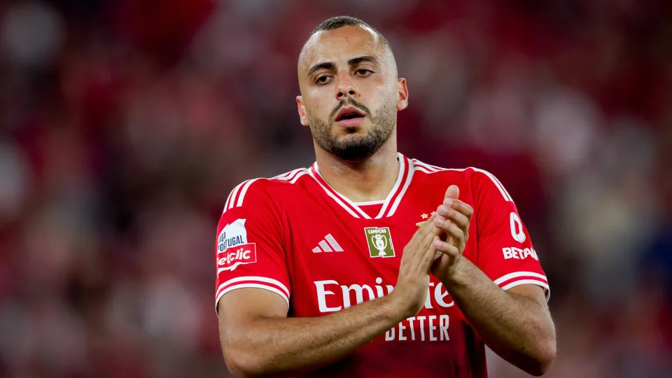 PORTO, PORTUGAL - AUGUST 19: Arthur Cabral of Benfica  during the Portugese Primeira Liga   match between Benfica v Estrela Amadora at the Estadio Da Luz on August 19, 2023 in Porto Portugal (Photo by Eric Verhoeven/Soccrates/Getty Images)