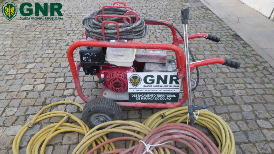 GNR apreende em Miranda do Douro máquina industrial roubada em França