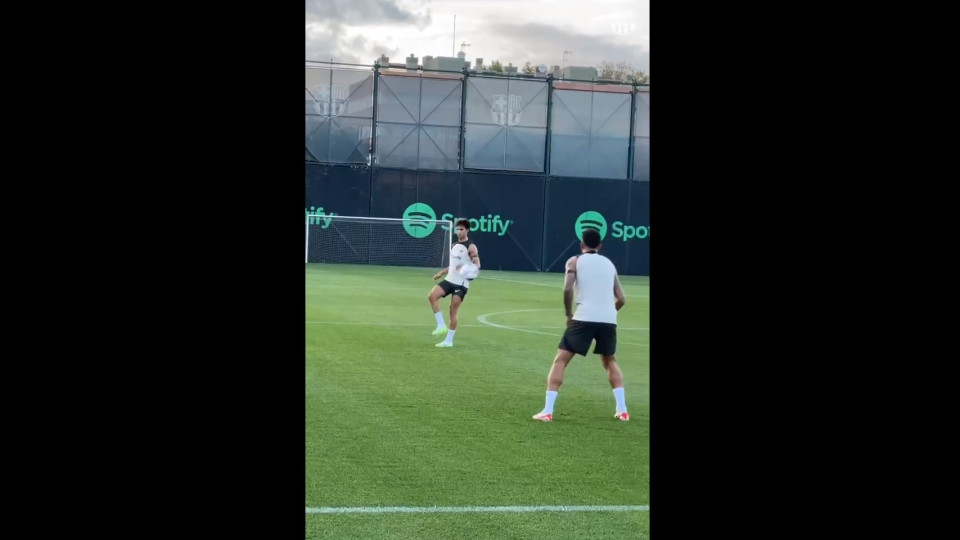 O show de João Félix, Cancelo e Lewandowski no treino do Barcelona