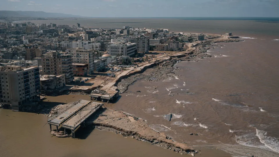 Líbia. Há corpos a surgir em praias a quilómetros de distância de Derma