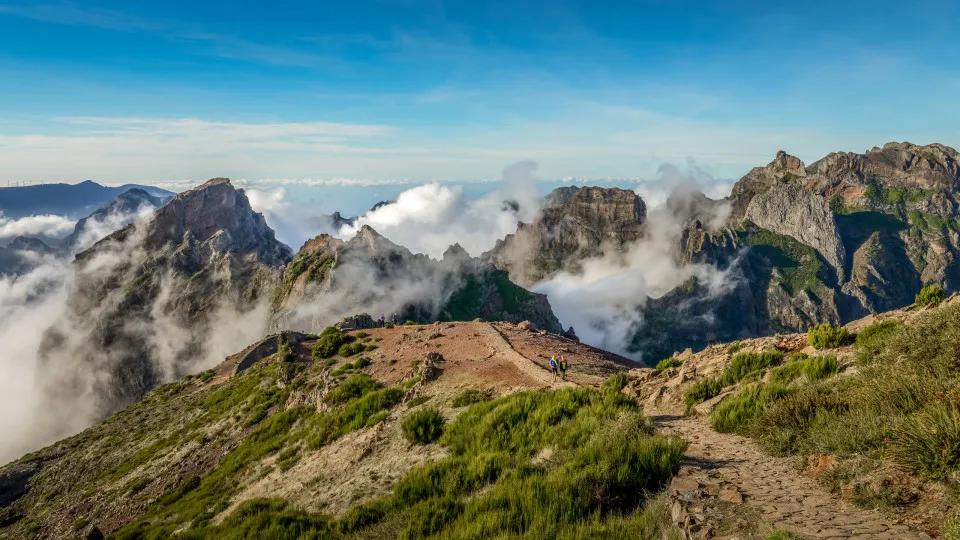 Percurso entre o Pico do Areeiro e o Pico Ruivo, na ilha da Madeira