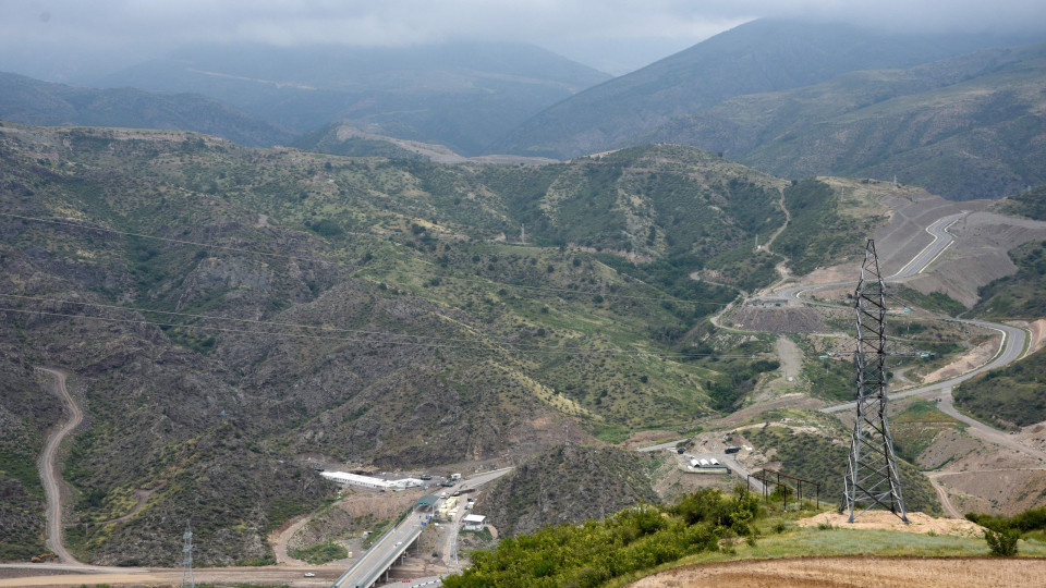 Nagorno-Karabakh: Azerbaijão e separatistas arménios iniciam negociações