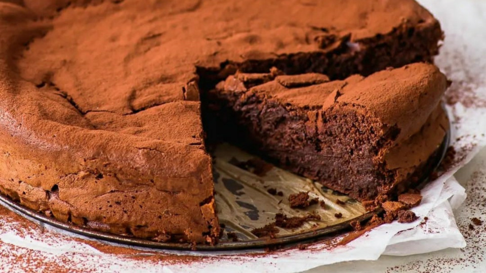 Não precisa de farinha para fazer este bolo de chocolate e coco 