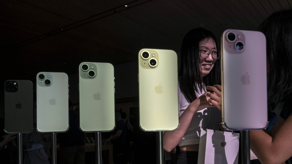 Apple poderá alterar dimensões de ecrã dos iPhones de 2025