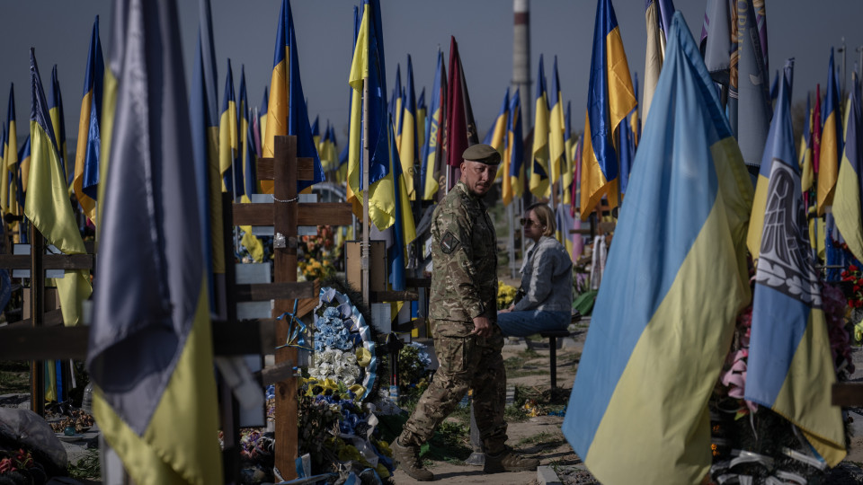 AO MINUTO: Adesão de Kyiv? UE evita datas; Ucrânia produz mais armas