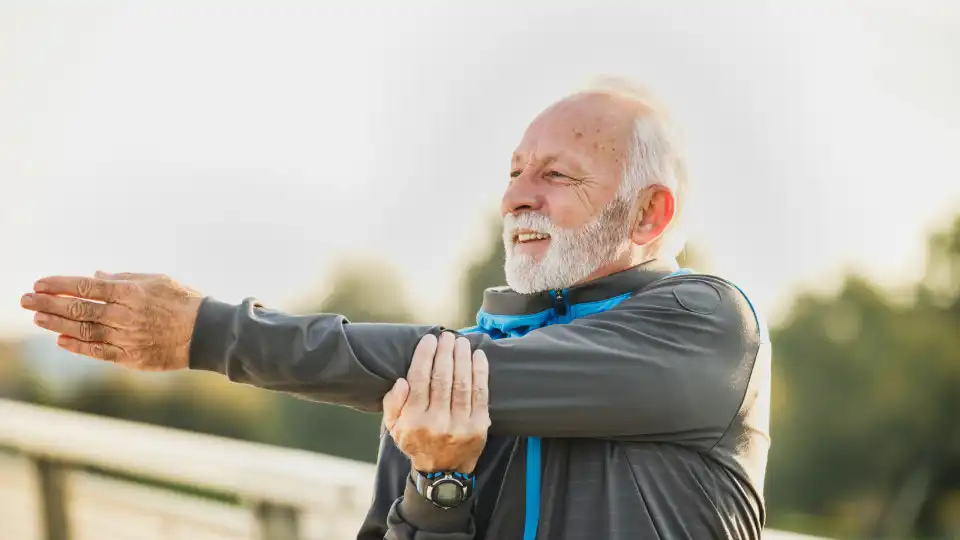 Homens com mais de 50 anos deviam fazer estes exercícios regularmente