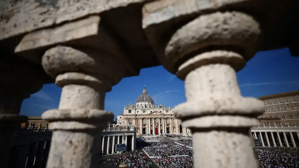 Banco do Vaticano despede funcionários que se casaram. Eis porquê