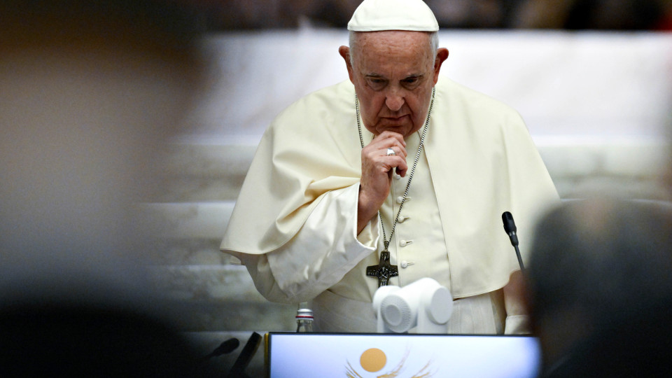 Papa pede que se combata violência contra as mulheres através da educação