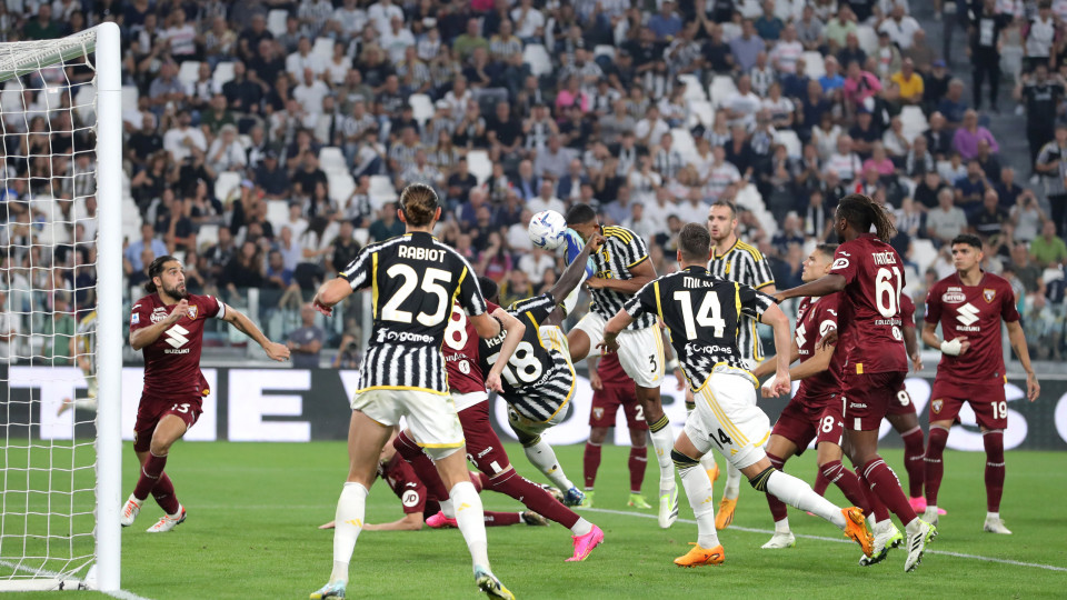 Juventus 'finta' polémica com Pogba, vence dérbi e aproxima-se do líder