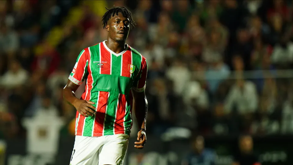 AMADORA, PORTUGAL - SEPTEMBER 28:  Ronaldo Tavares of CF Estrela da Amadora during the Liga Portugal Betclic match between CF Estrela da Amadora and SC Braga at Estadio Jose Gomes on September 28, 2023 in Amadora, Portugal.  (Photo by Gualter Fatia/Getty 