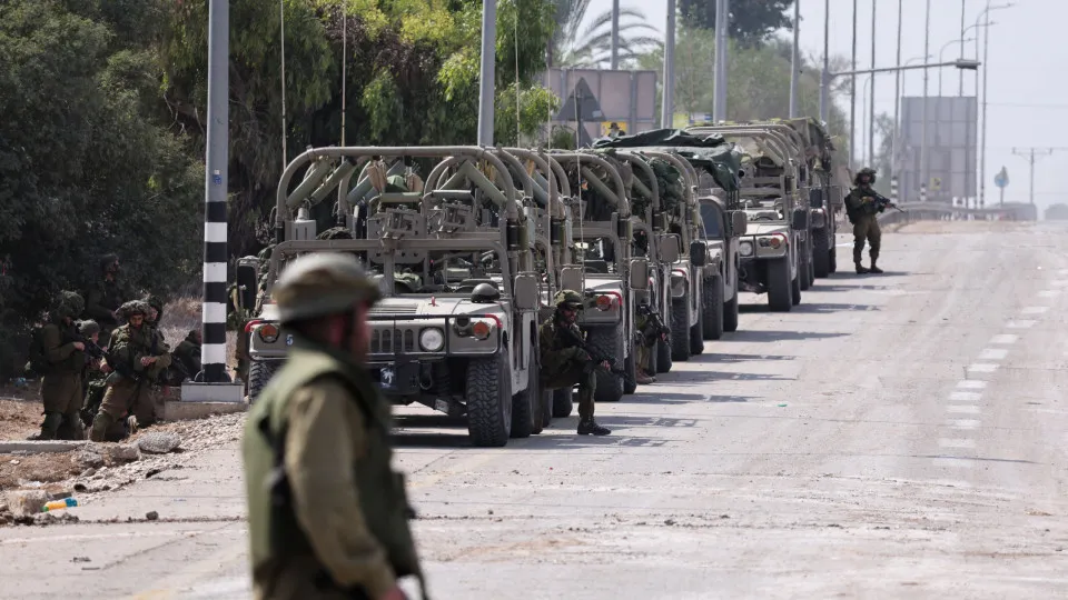 Exército israelita junto à Faixa de Gaza