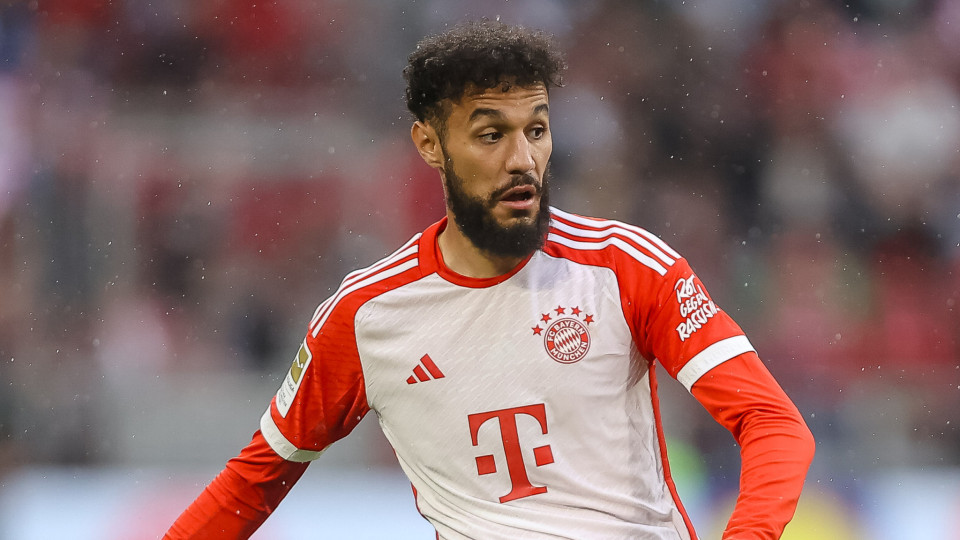 Bayern Munique obriga Mazraoui a explicar-se e declara apoio a Israel
