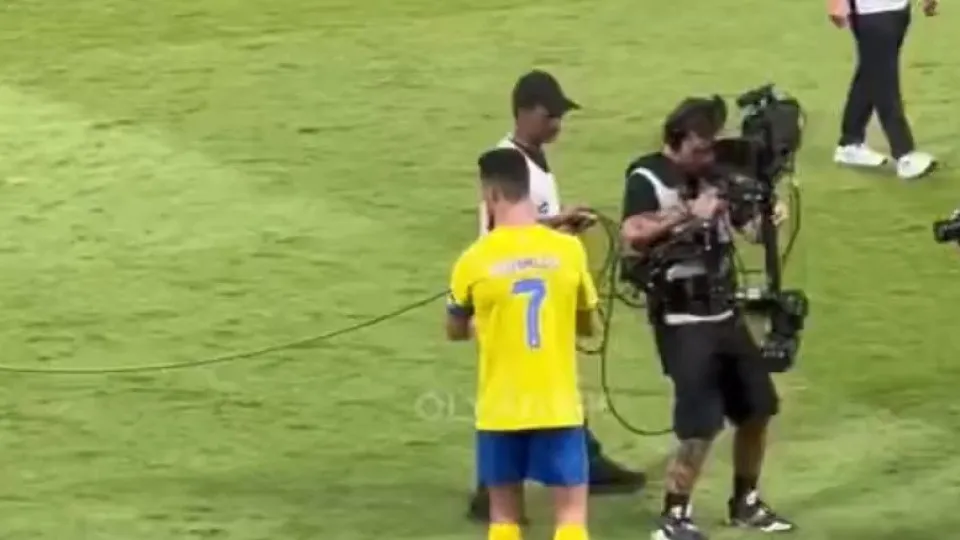 O gesto de Cristiano Ronaldo, em pleno relvado, que arrancou aplausos