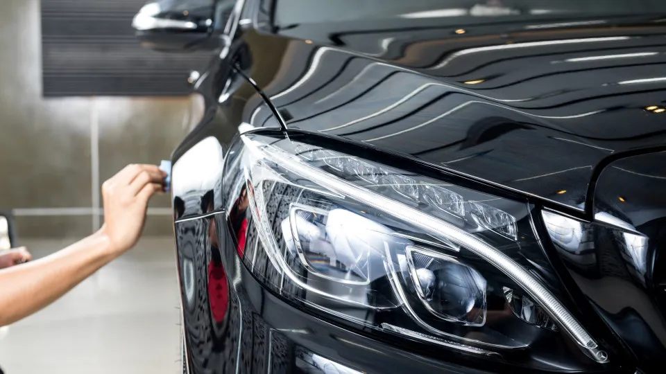 Riscos no automóvel? Eis como os remover de forma eficaz (e em casa)