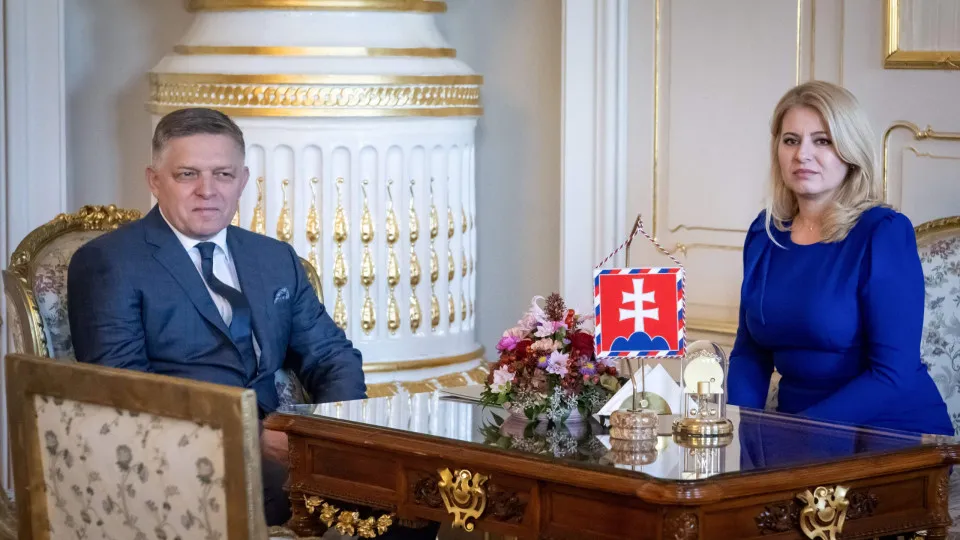 Presidente da Eslováquia empossa novo governo liderado por Robert Fico