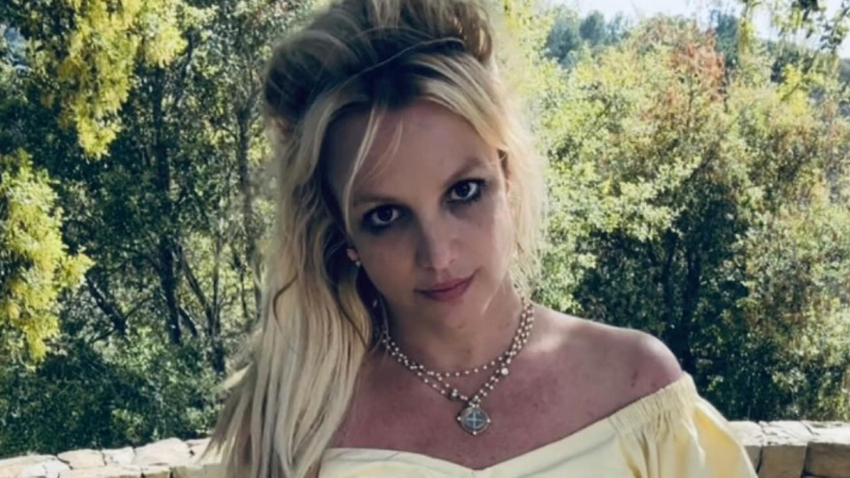 Britney Spears volta a mostrar-se... exatamente como veio ao mundo