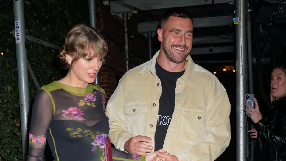 Taylor Swift e os pais passaram o Natal com Travis Kelce