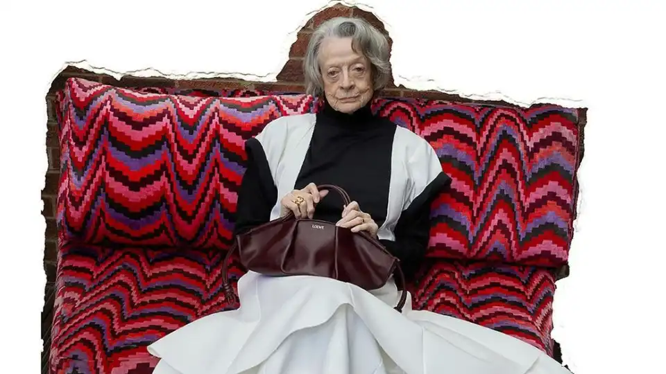 Aos 88 anos, Maggie Smith faz campanha icónica para a Loewe