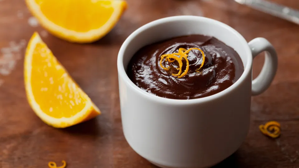 Adicione laranja ao seu chocolate quente (faz toda a diferença)