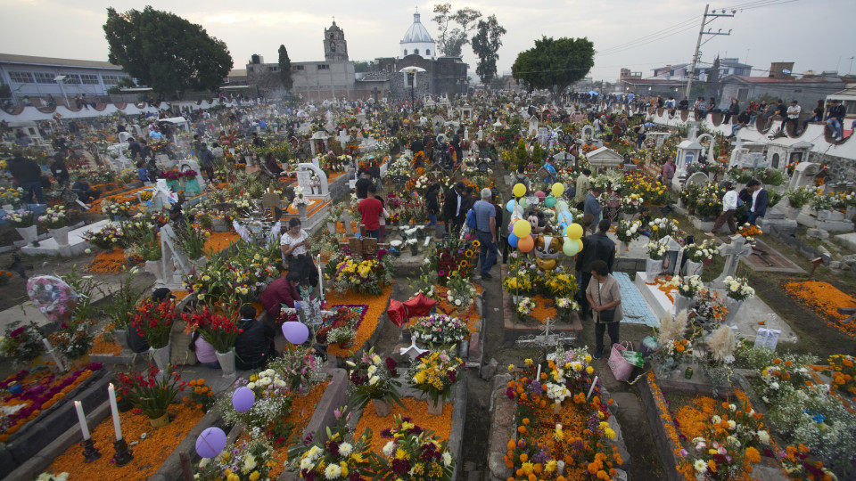 México. Duas pessoas morrem após tiroteio em cemitério no Dia dos Mortos