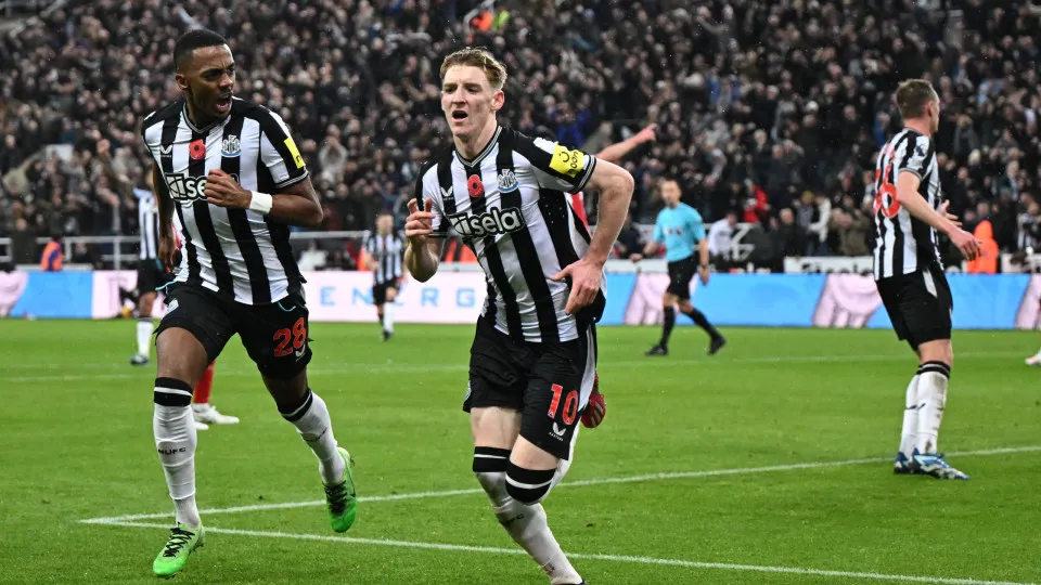 Cai o Arsenal, e a invencibilidade. Newcastle tira a pólvora aos canhões