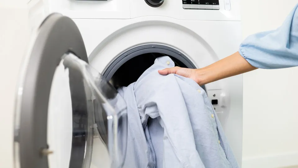 Depois de saber isto, nunca mais vai usar roupa nova sem antes lavá-la