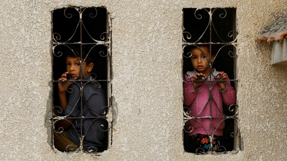 Cerca de 20 crianças palestinianas com cancro transferidas para o Egito