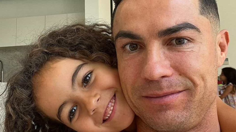 Cristiano Ronaldo dá os parabéns à filha Alana: "Amor de pai"