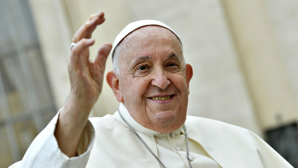 Papa critica tráfico de droga e rejeita liberalização do consumo