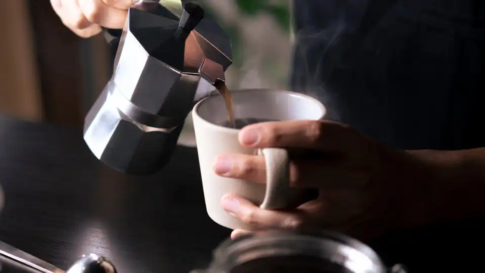 Prisão de ventre? Colocar este ingrediente no café pode ajudar 