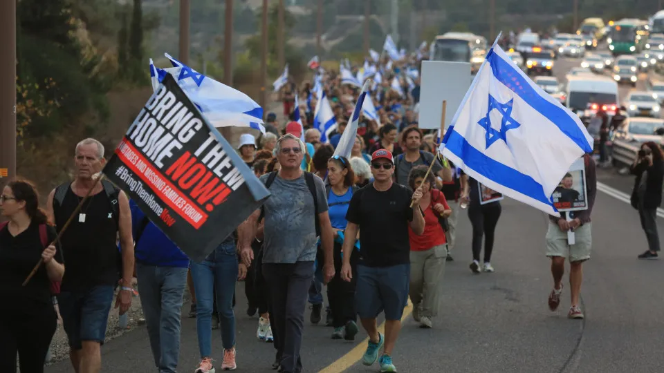 Familiares de reféns saíram de Telavive em marcha e chegaram a Jerusalém