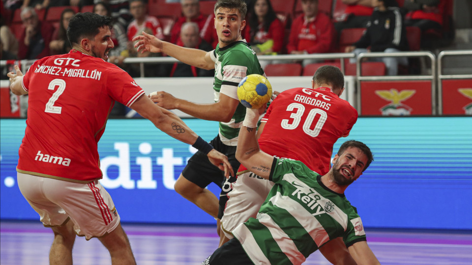 Sporting vence Benfica na Luz e segue invencível no trono do campeonato