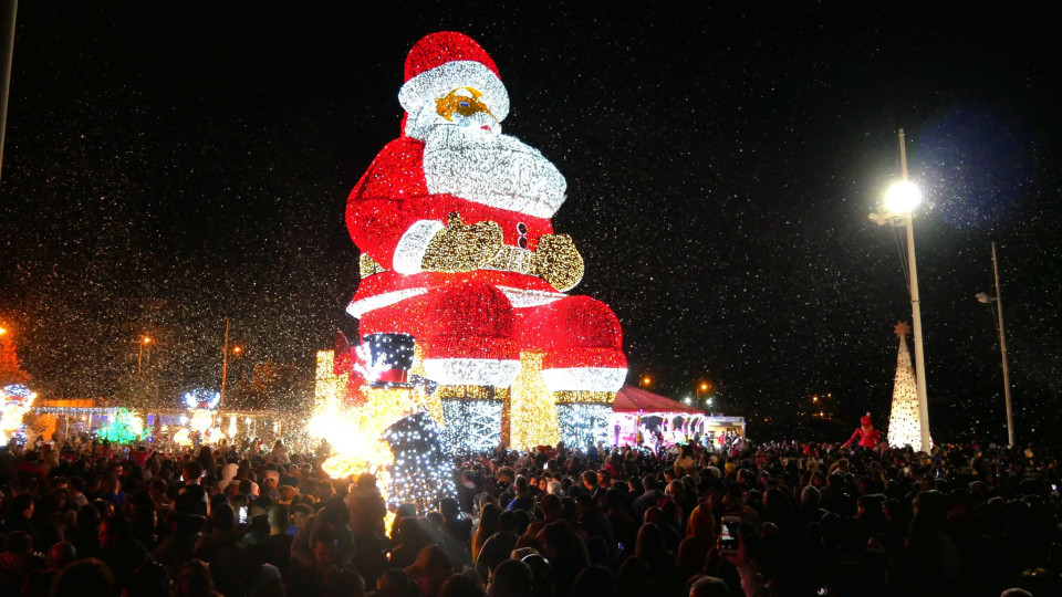 Maior Pai Natal do mundo já chegou a Águeda. O menor também