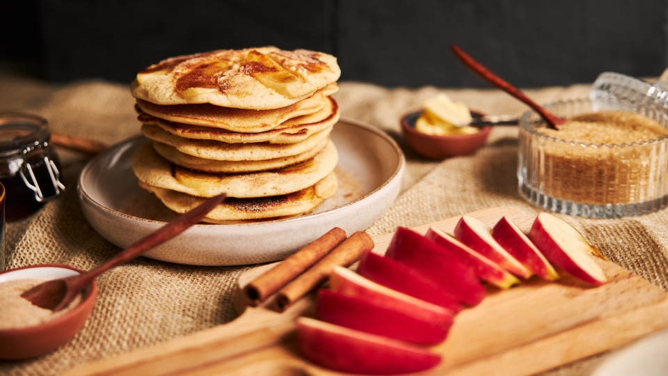Panquecas de maçã com 'sabor' a outono? Tome nota da receita
