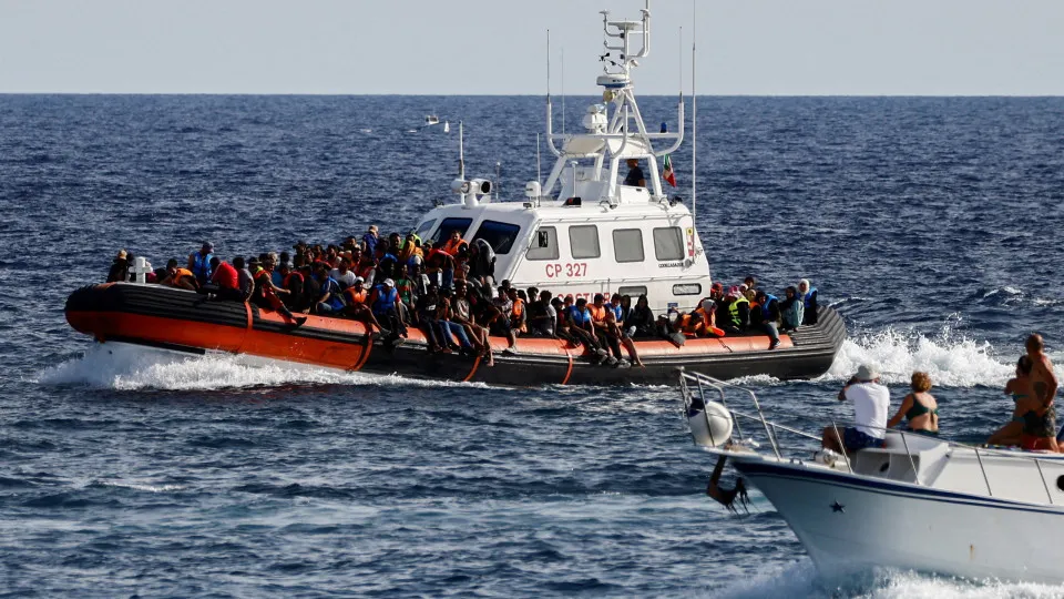 migrantes, migrações, lampedusa