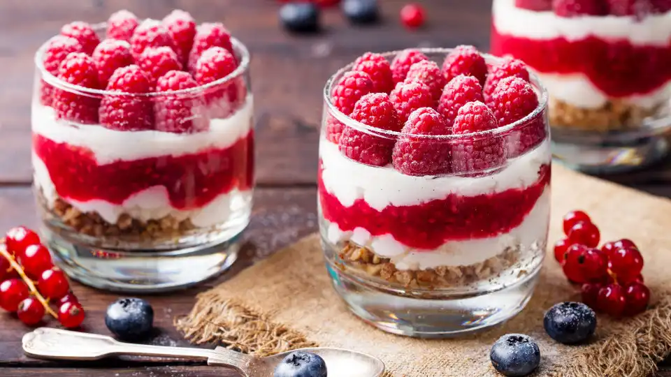 Vai ficar a babar por esta receita de cheesecake de frutos vermelhos