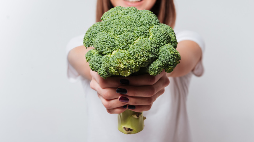 Este vegetal comum tem mais proteína do que pensa