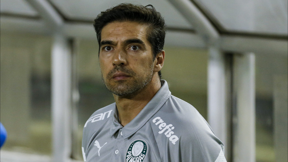 Abel não aproveita 'crise' do Botafogo e Palmeiras já não é líder isolado
