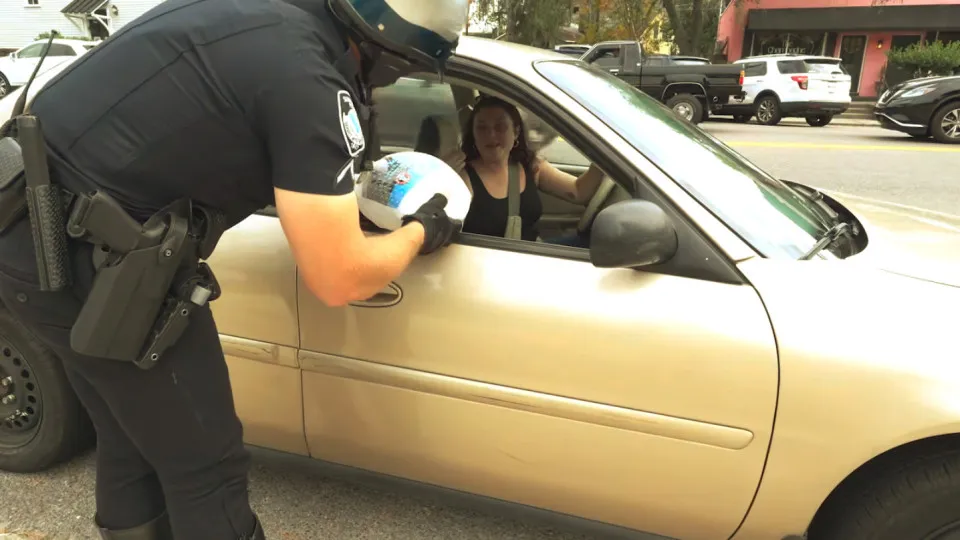 Ação de Graças? Polícia nos Estados Unidos dá perus em vez de multas